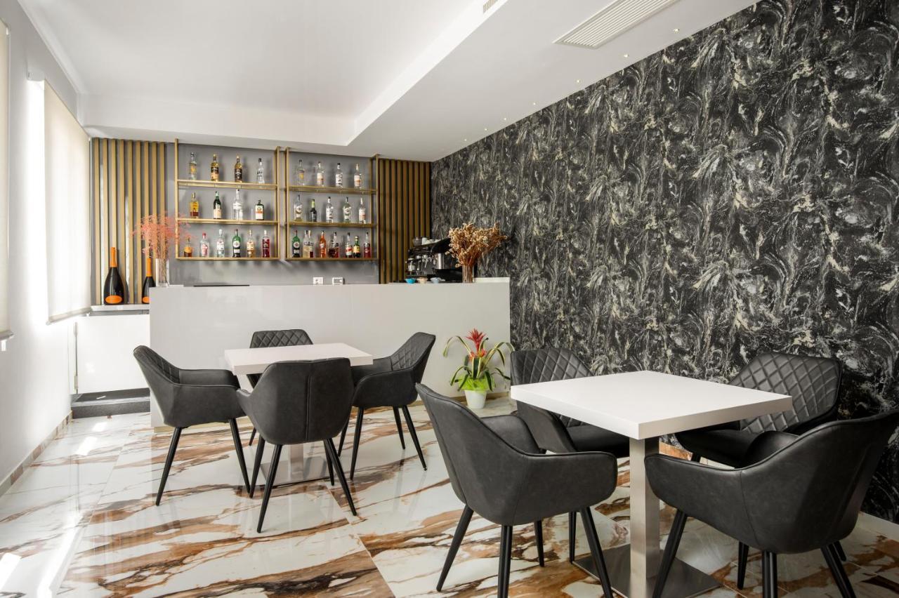 Hotel Cenisio 里米尼 外观 照片